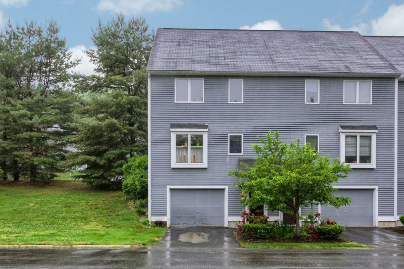 Country Hollow Village Townhouse for Sale
