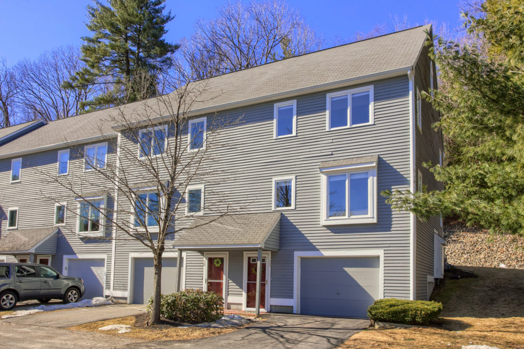32 Country Hill Lane, Haverhill, MA