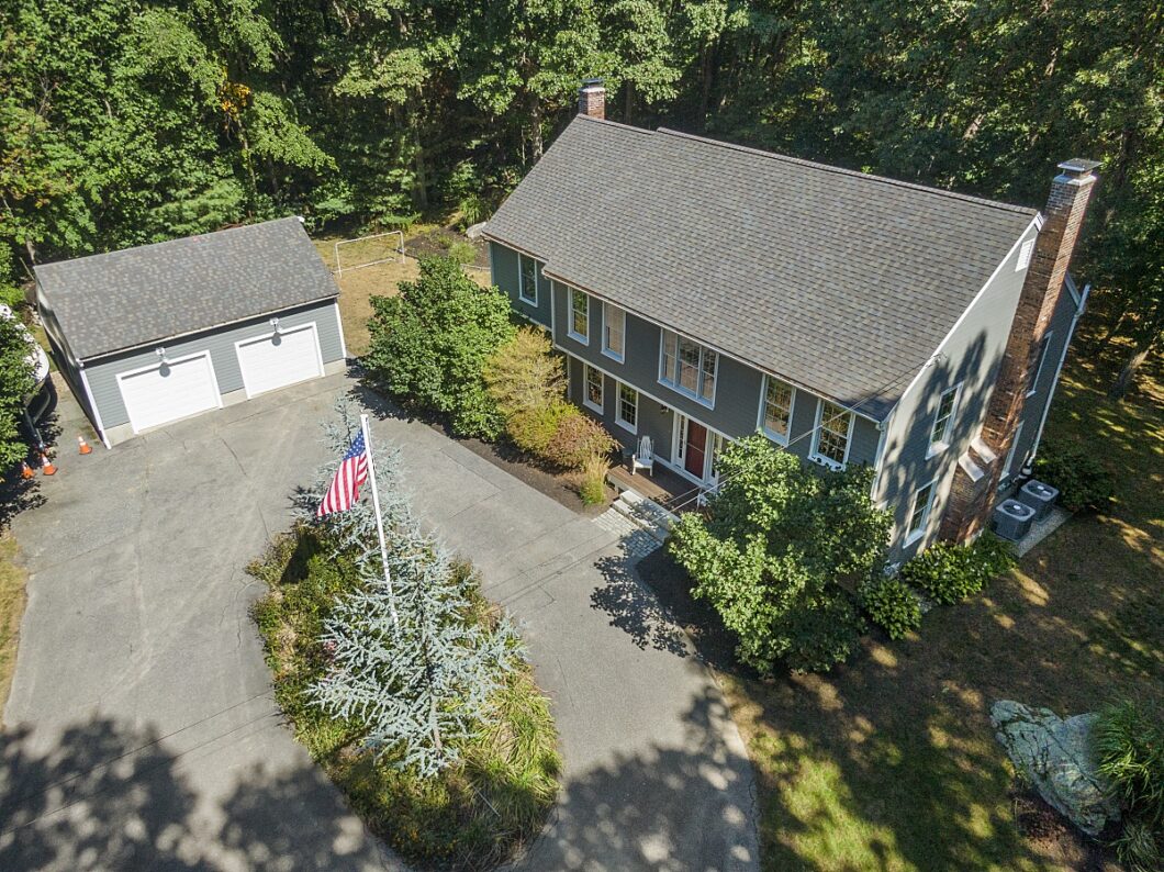 Colonial In North Andover, MA for sale