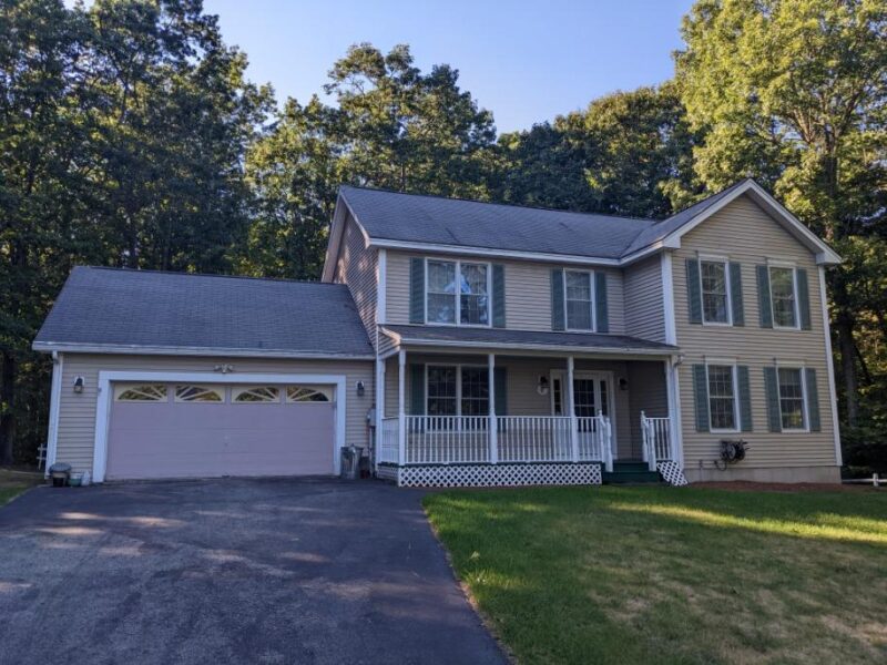 Colonial for Sale in Dracut, MA