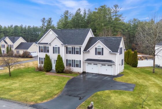 4 Bed Colonial for Sale in Londonderry, NH