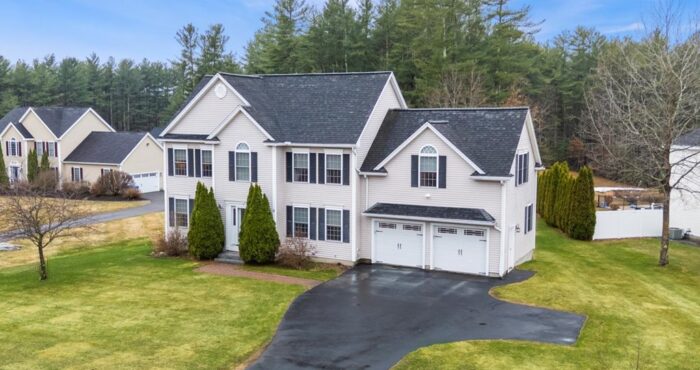 4 Bed Colonial for Sale in Londonderry, NH